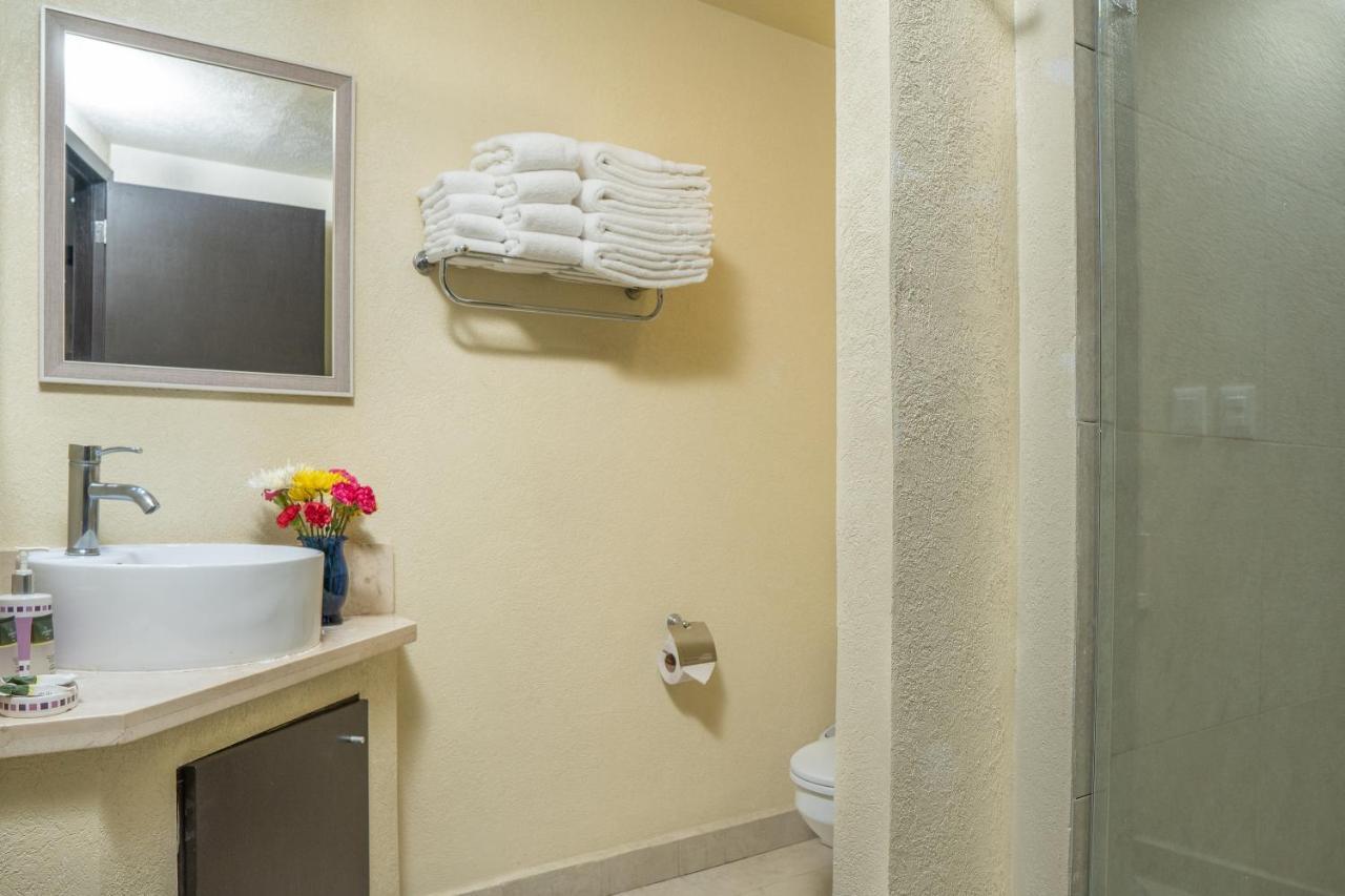 Ocean Front Condo Sleeps 4 Adults-Grand Venetian T3000-1606 Puerto Vallarta Exterior foto
